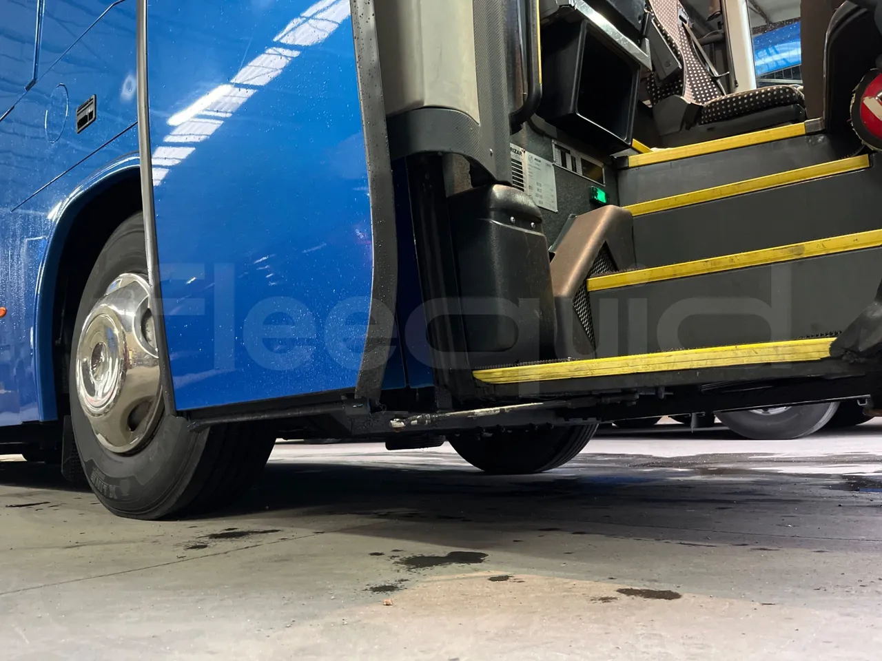Irizar Scania К470ЕВ 6X2 - Euro4 - 345kW - 12.850mt - door mechanism photo