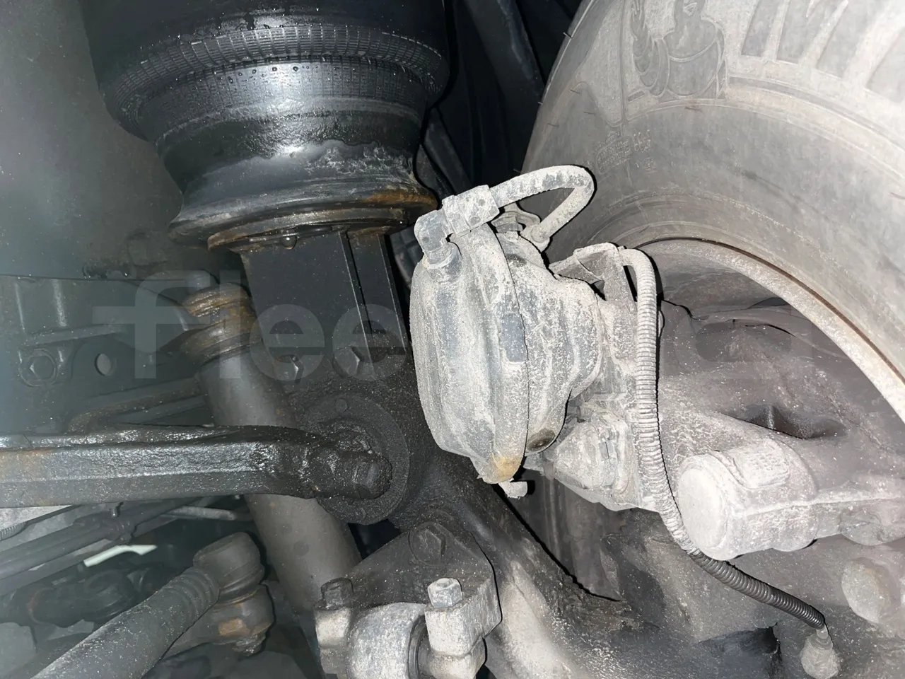 Irizar Scania К470ЕВ 6X2 - Euro4 - 345kW - 12.850mt - front shock absorbers left