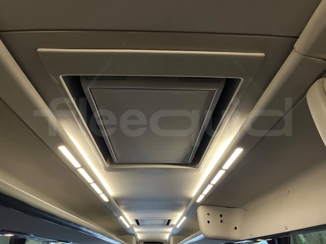 Irizar Scania К470ЕВ 6X2 - Euro4 - 345kW - 12.850mt - roof hatch 1