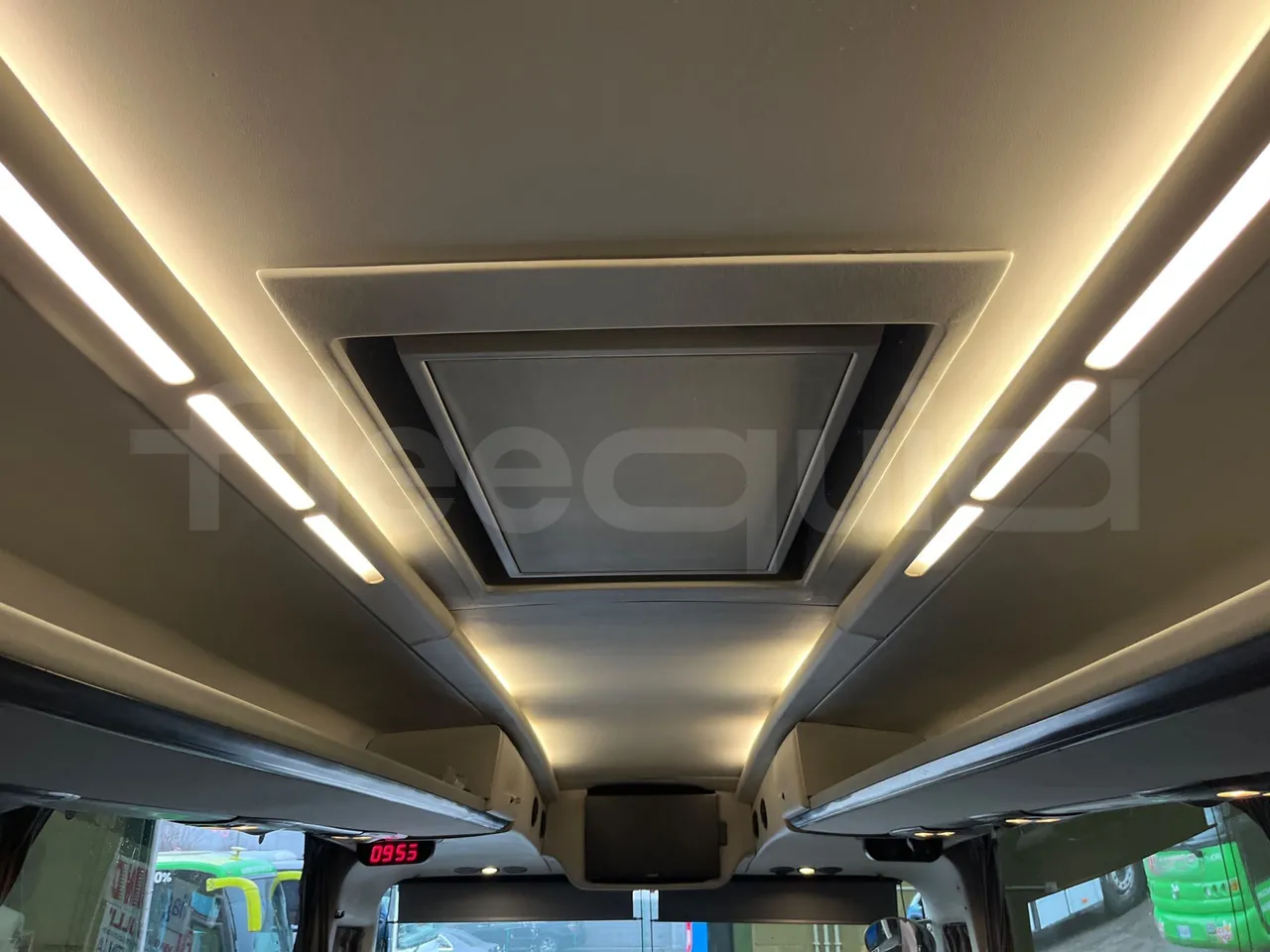 Irizar Scania К470ЕВ 6X2 - Euro4 - 345kW - 12.850mt - roof hatch 2