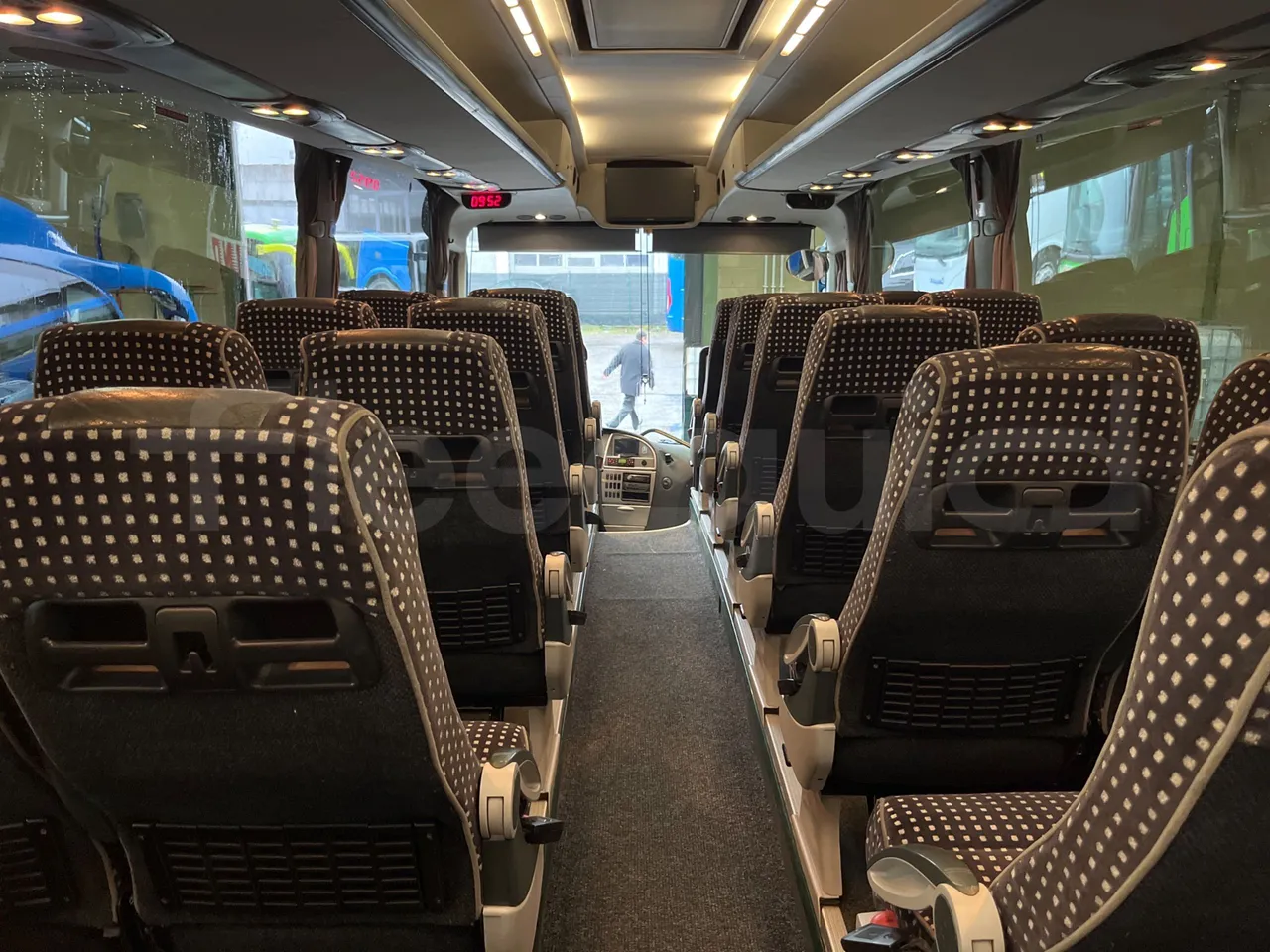 Irizar Scania К470ЕВ 6X2 - Euro4 - 345kW - 12.850mt - forward view middle aisle