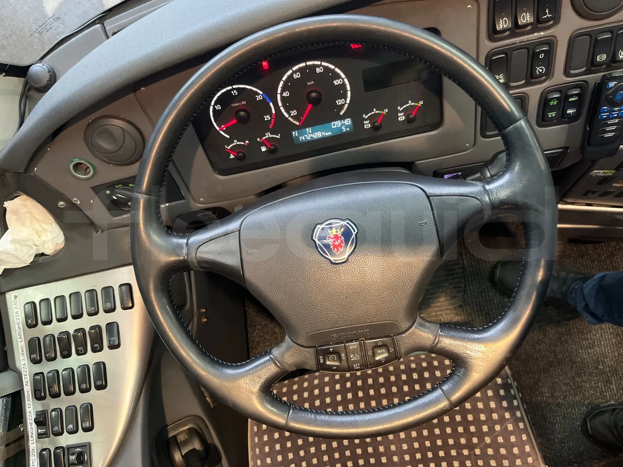 Irizar Scania К470ЕВ 6X2 - Euro4 - 345kW - 12.850mt - steering wheel photo