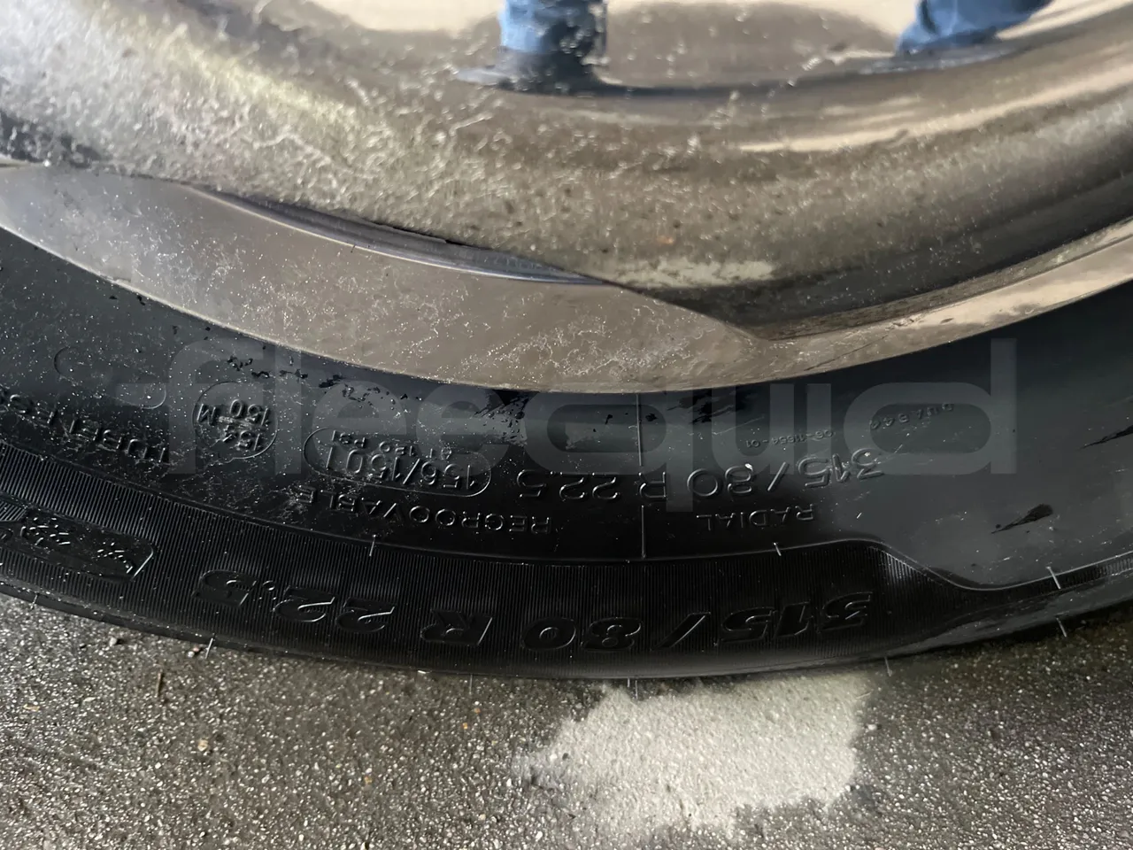 Irizar Scania К470ЕВ 6X2 - Euro4 - 345kW - 12.850mt - front left tire measurements