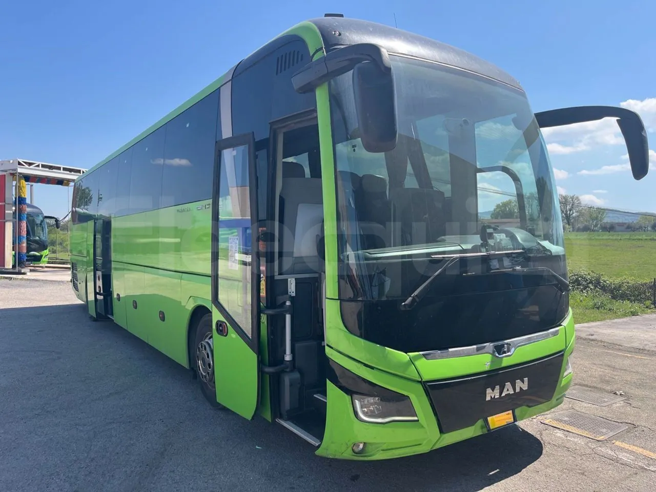 Man Lion's Coach C Joacb - Euro6 - 338kW - 13.100mt - 3/4 right front doors open