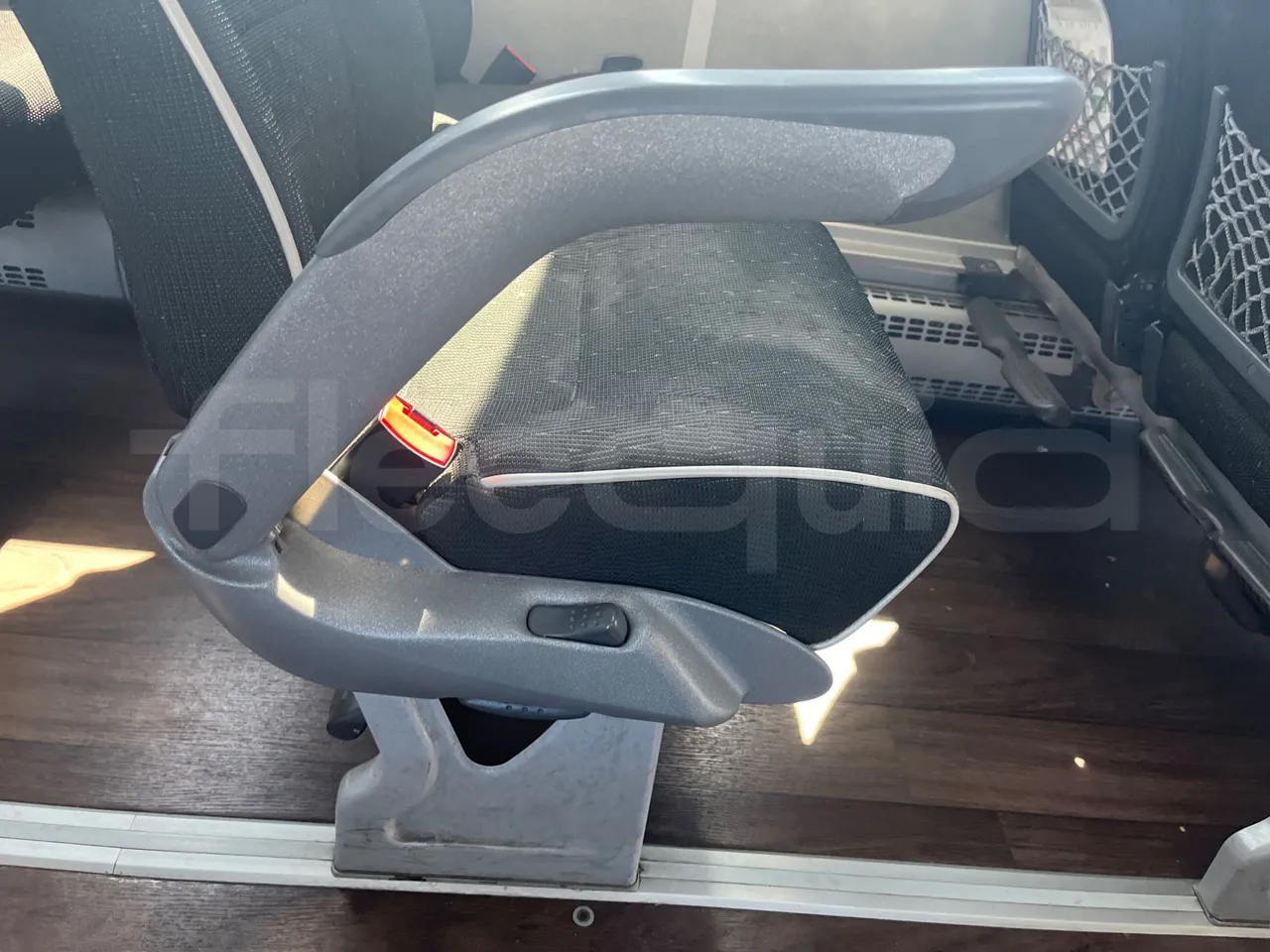 Man Lion's Coach C Joacb - Euro6 - 338kW - 13.100mt - armrest detail photo