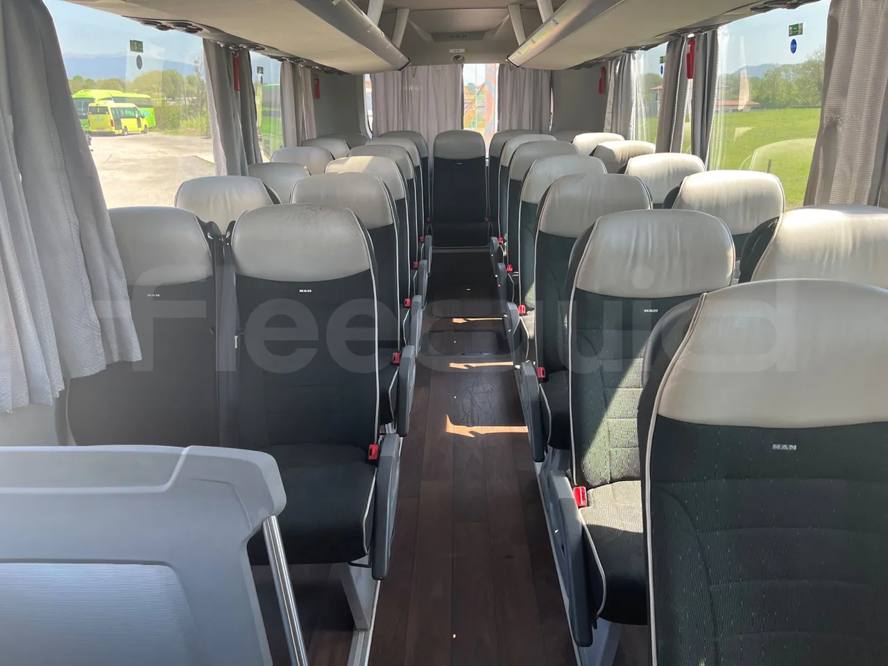 Man Lion's Coach C Joacb - Euro6 - 338kW - 13.100mt - reverse view middle aisle