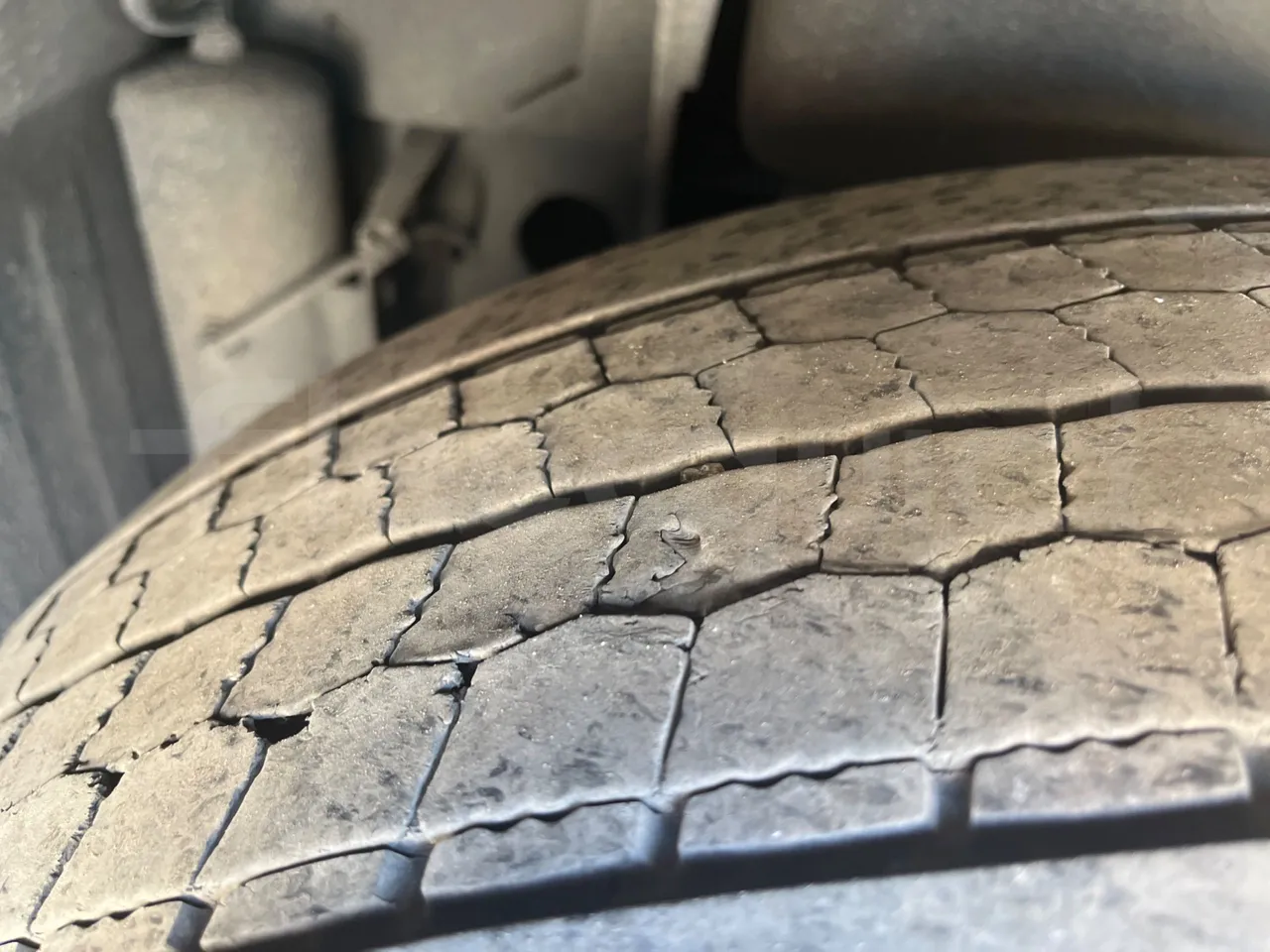 Man Lion's Coach C Joacb - Euro6 - 338kW - 13.100mt - tread condition front tires right