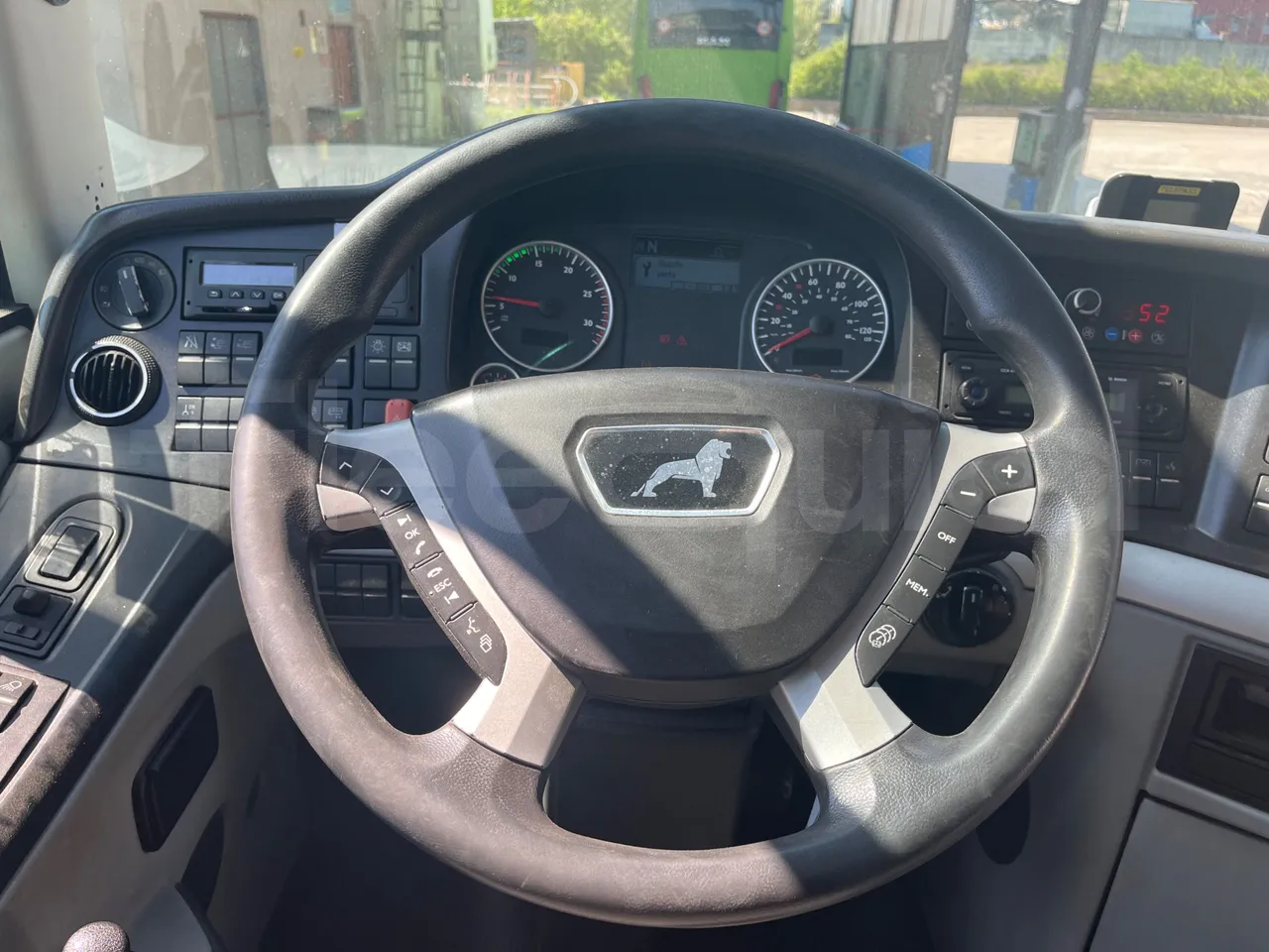 Man Lion's Coach C Joacb - Euro6 - 338kW - 13.100mt - steering wheel photo