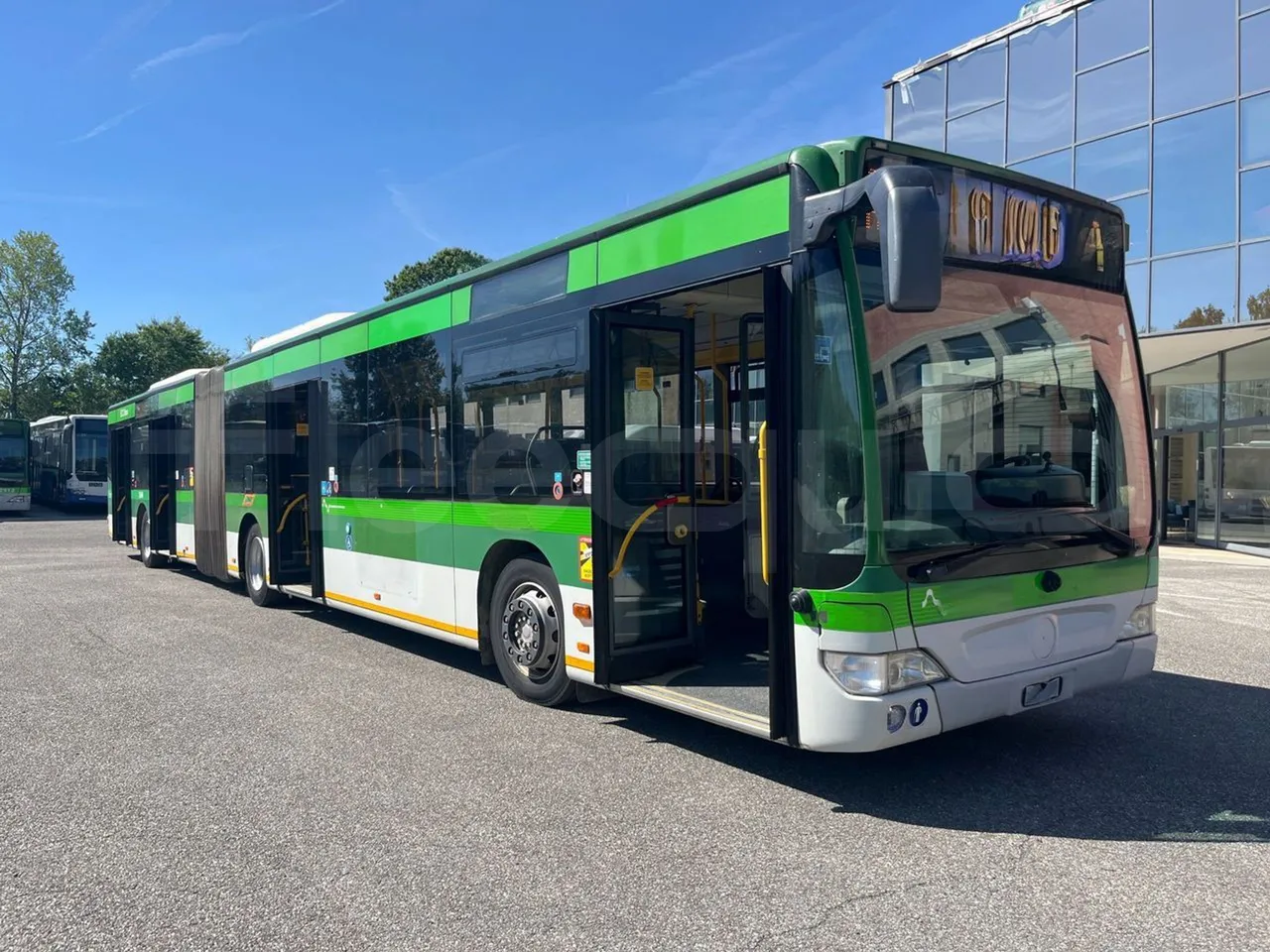 Mercedes-Benz Citaro G - 3/4 right front doors open