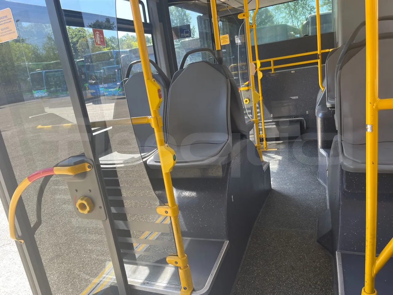Mercedes-Benz Citaro G - footrest detail photo