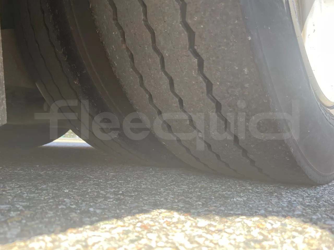 Mercedes-Benz Citaro G - tread condition front tires right