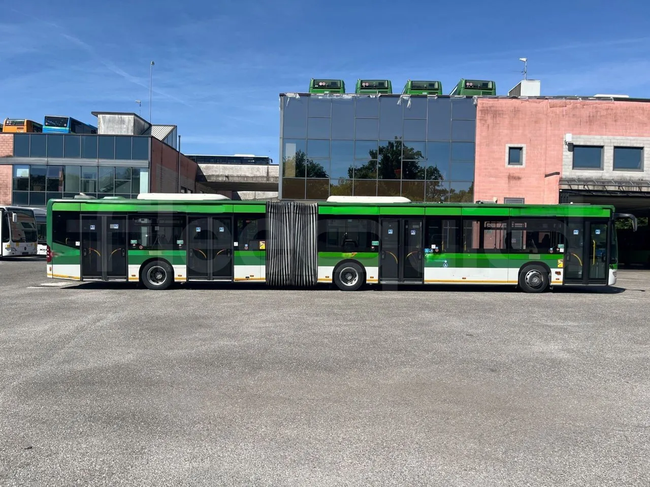 Mercedes-Benz Citaro G - right side doors closed