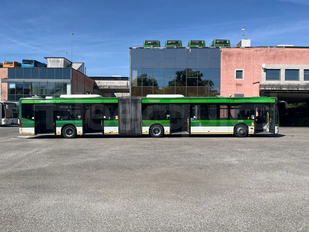 Mercedes-Benz Citaro G - right side doors open