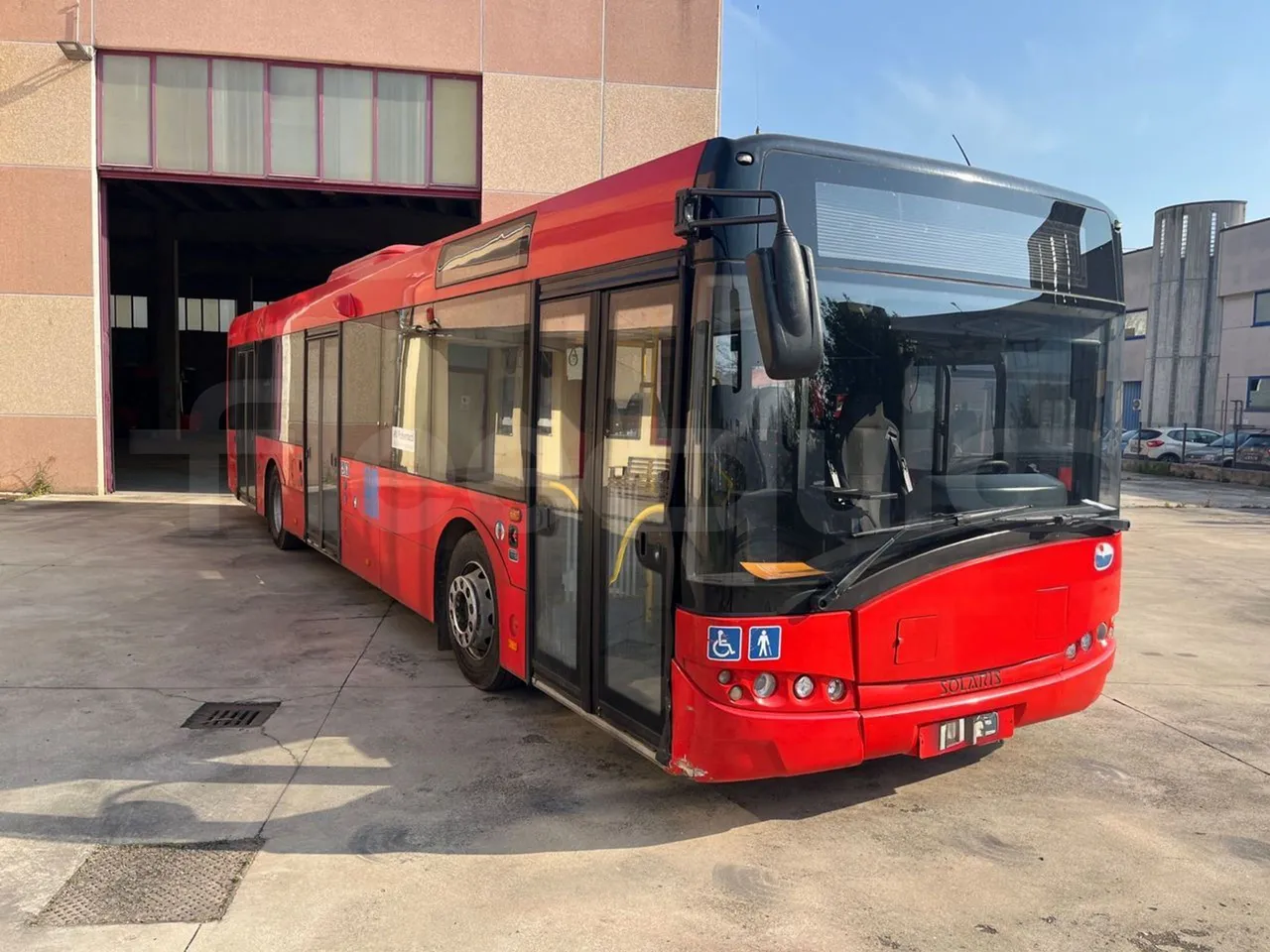 Solaris Urbino 12 - Euro6 - 240kW - 12mt - 3/4 front right doors