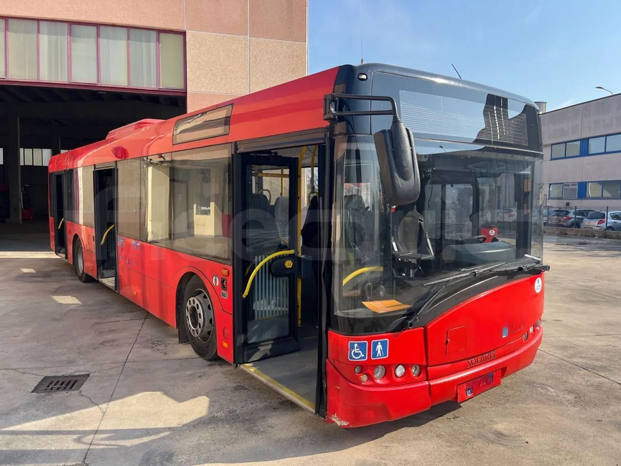 Solaris Urbino 12 - Euro6 - 240kW - 12mt - 3/4 right front doors open