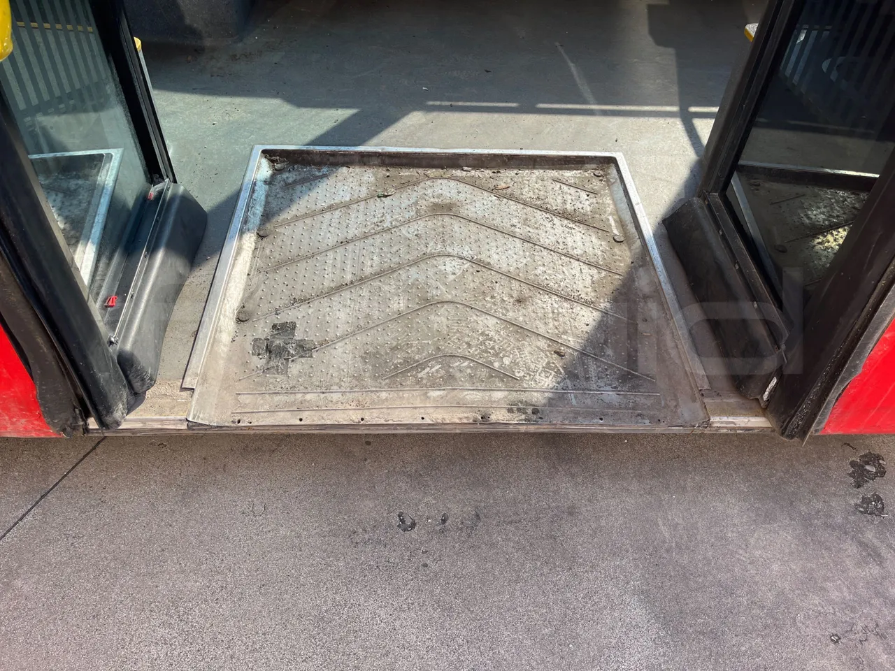 Solaris Urbino 12 - Euro6 - 240kW - 12mt - platform open photo