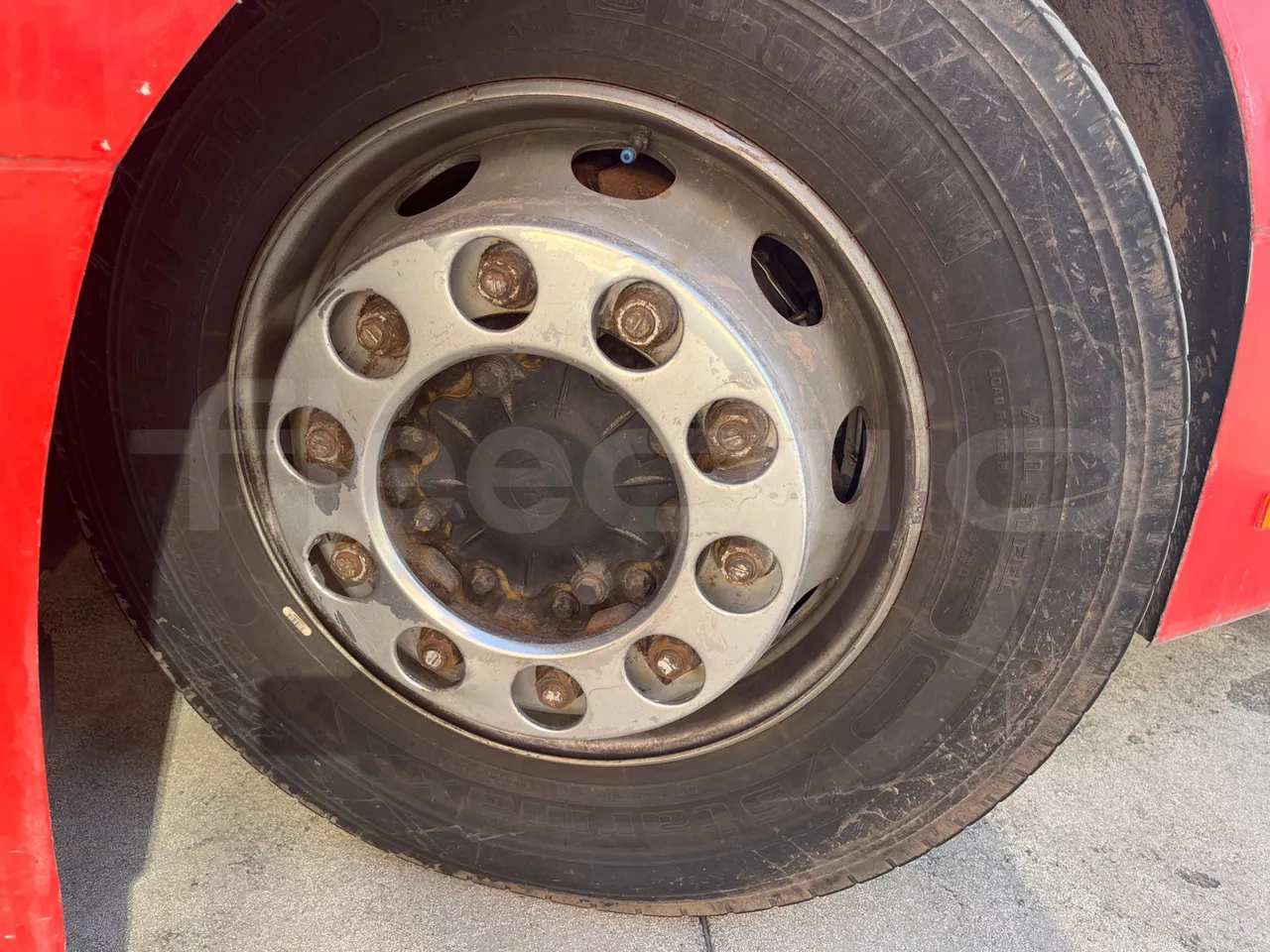 Solaris Urbino 12 - Euro6 - 240kW - 12mt - front left tire measurements