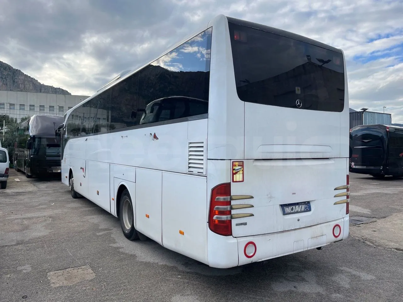 Mercedes-Benz Tourismo 15 RHD - Euro5 - 300kW - 12.140mt - 3/4 left rear side