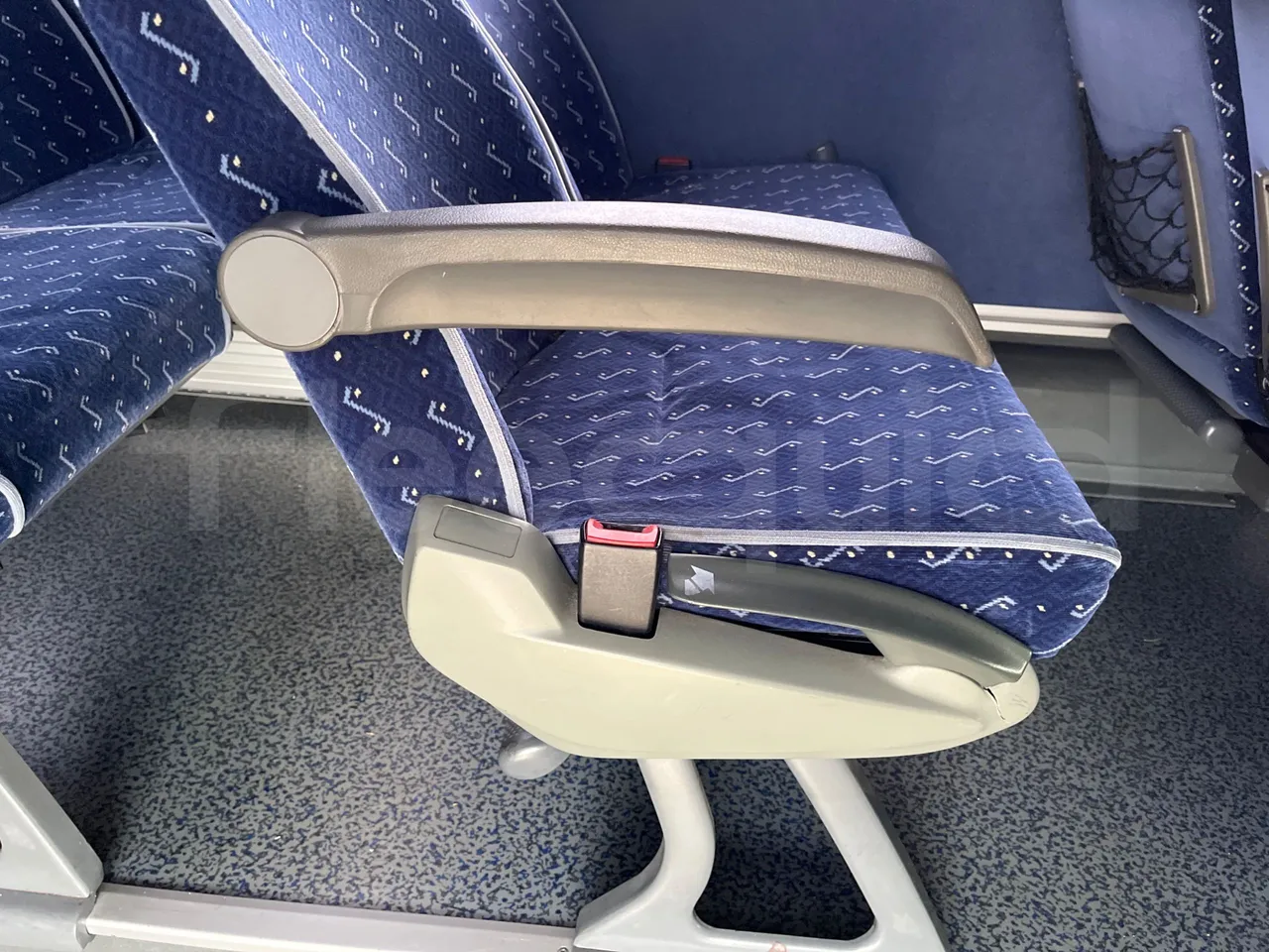 Mercedes-Benz Tourismo 15 RHD - Euro5 - 300kW - 12.140mt - armrest detail photo