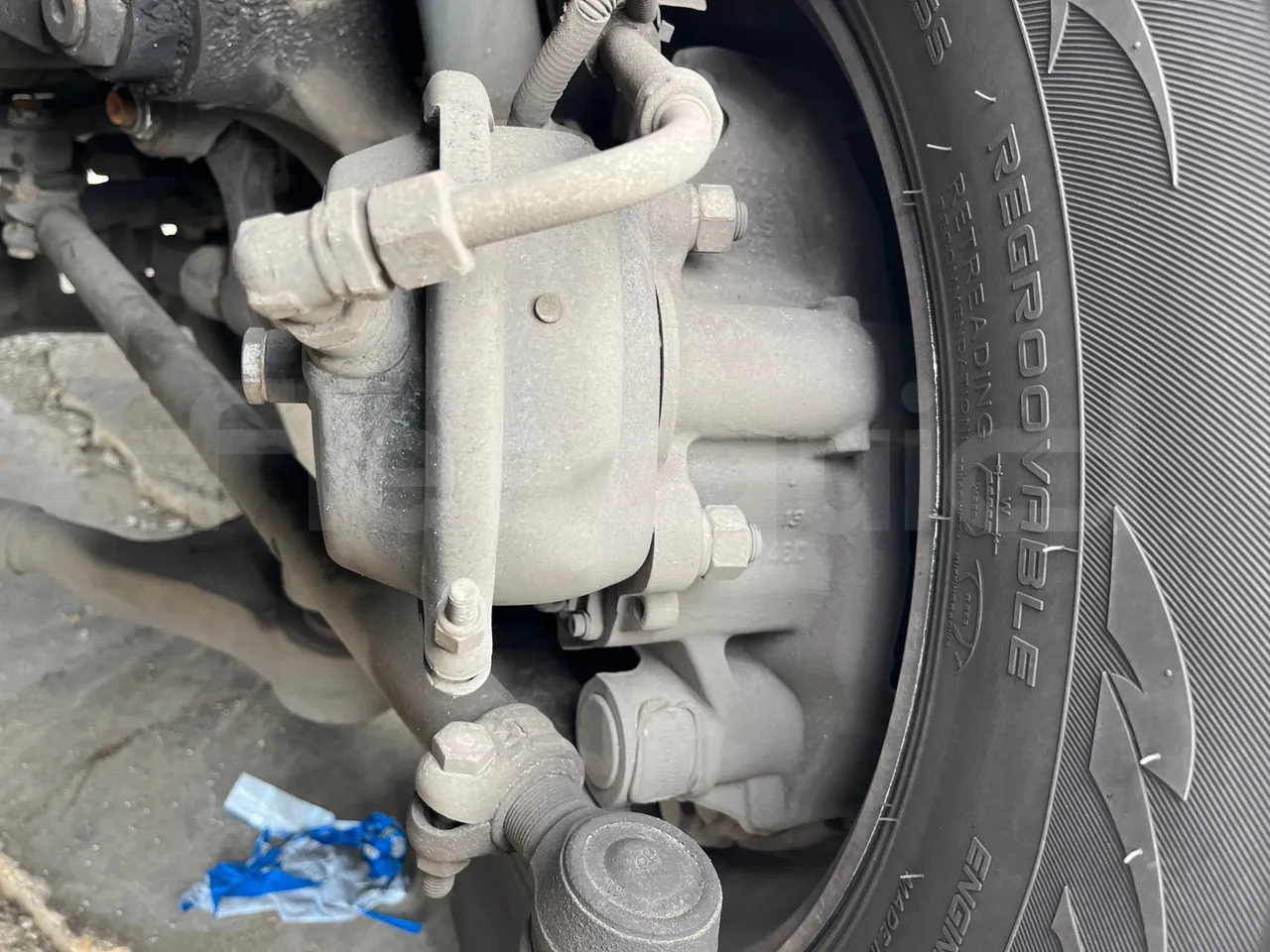 Mercedes-Benz Tourismo 15 RHD - Euro5 - 300kW - 12.140mt - front brake calipers left