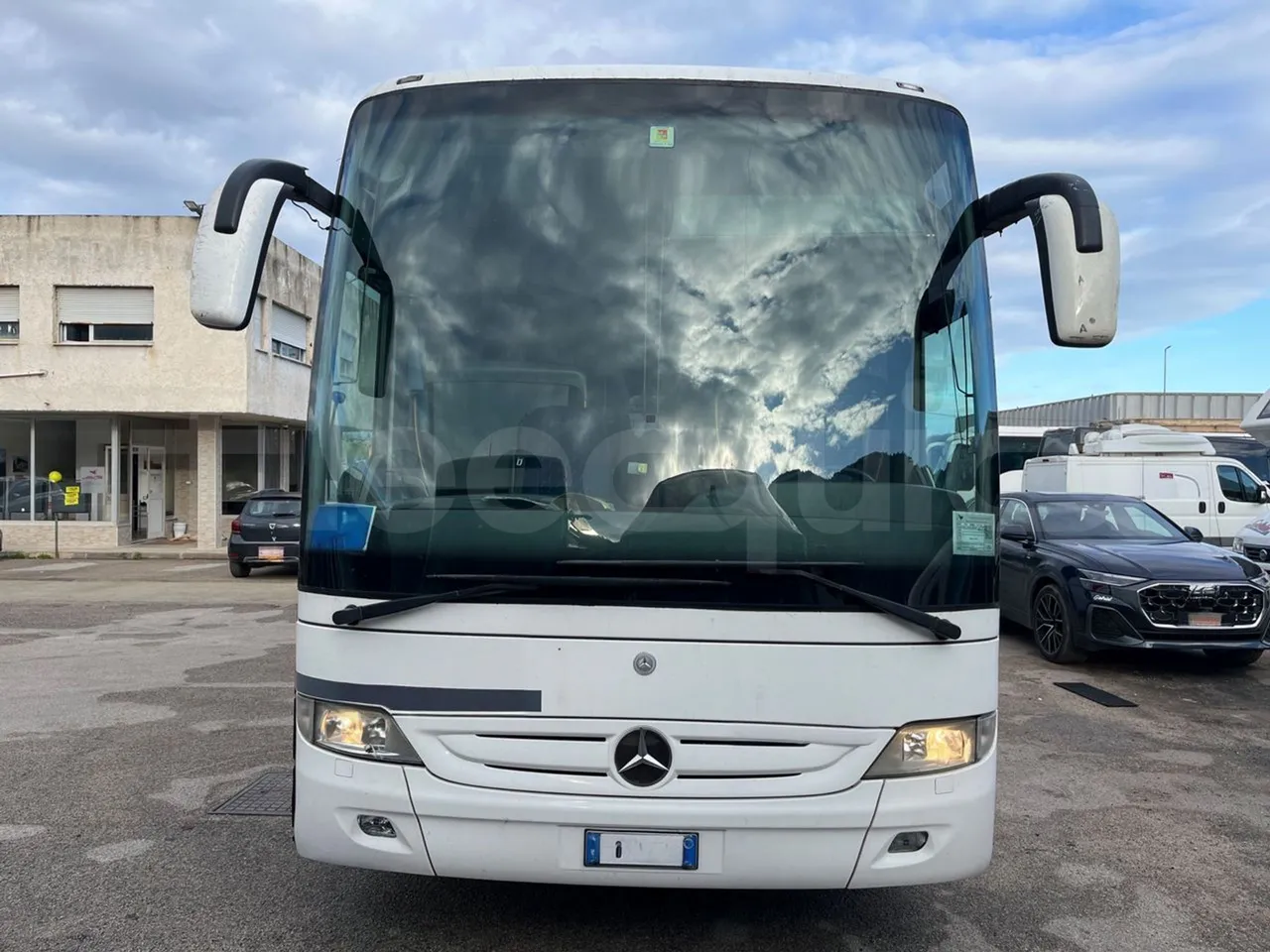 Mercedes-Benz Tourismo 15 RHD - Euro5 - 300kW - 12.140mt - front photo