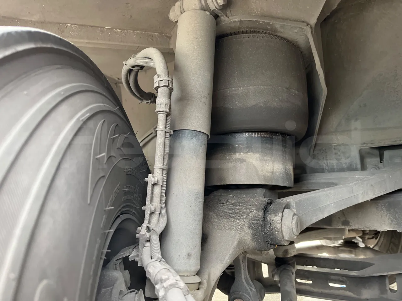 Mercedes-Benz Tourismo 15 RHD - Euro5 - 300kW - 12.140mt - front shock absorbers right