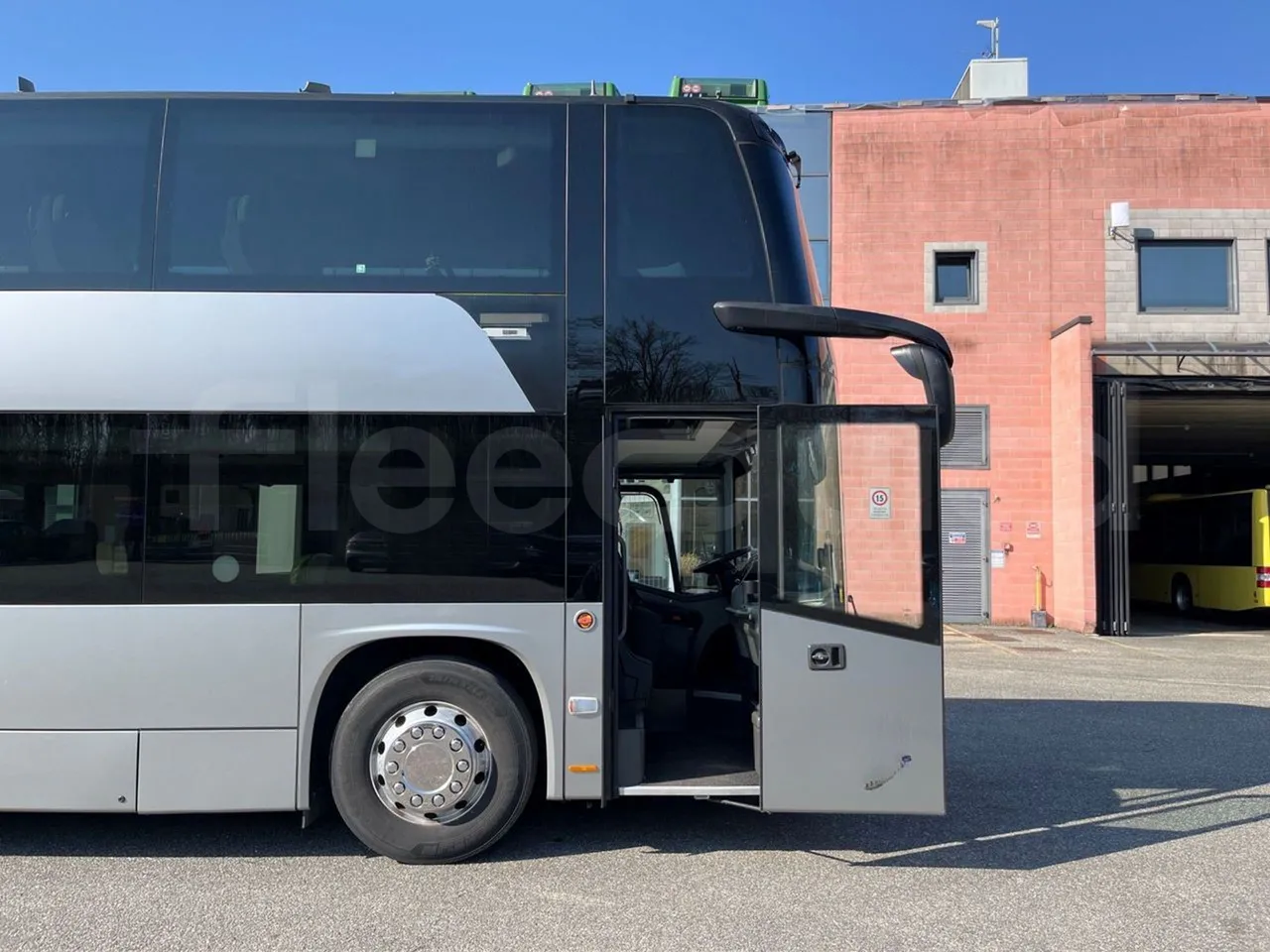 Vdl Futura FDD2 - EUR6 - 390kW - 14.145m - front door 1 open