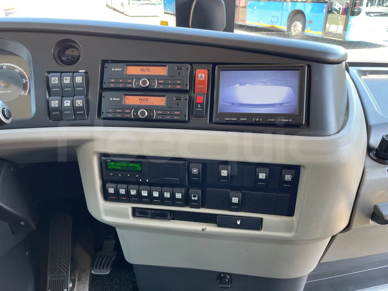 Vdl Futura FDD2 - EUR6 - 390kW - 14.145m - radio accessories photo