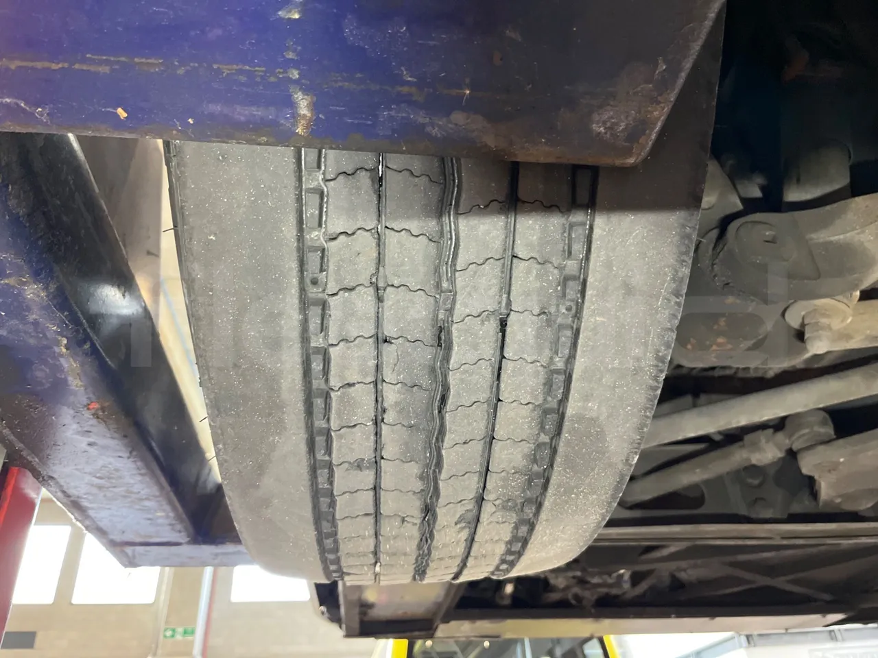 Vdl Futura FDD2 - EUR6 - 390kW - 14.145m - tread condition third axle tires right