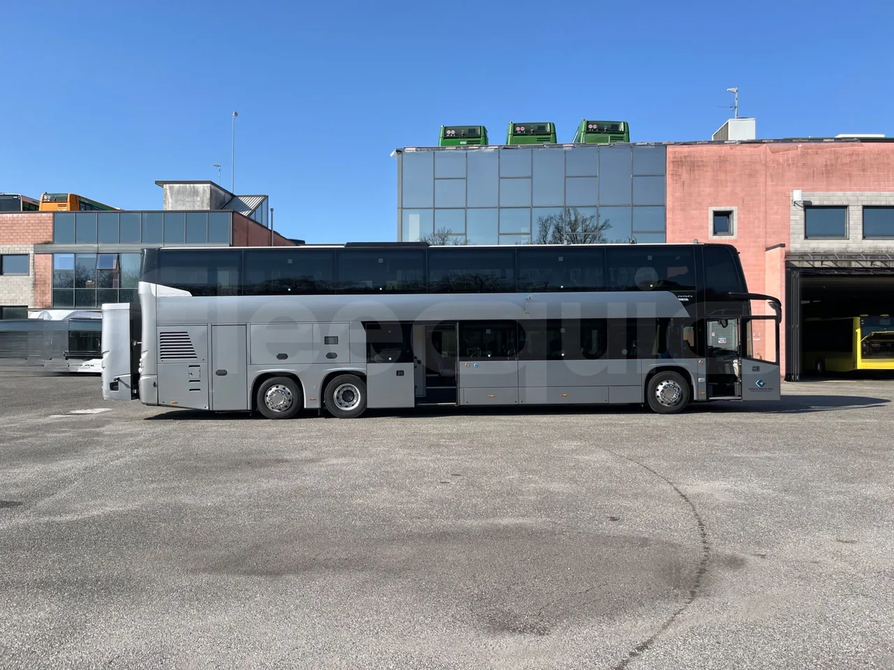 Vdl Futura FDD2 - EUR6 - 390kW - 14.145m - right side doors open