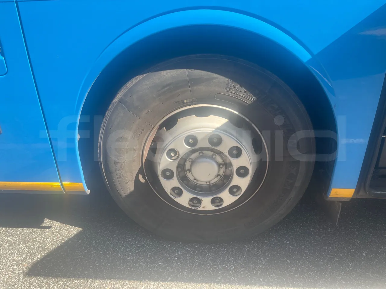 Mercedes-Benz Integro E5 4 - Euro5 - 220kW - 12.140mt - tread condition front tires left