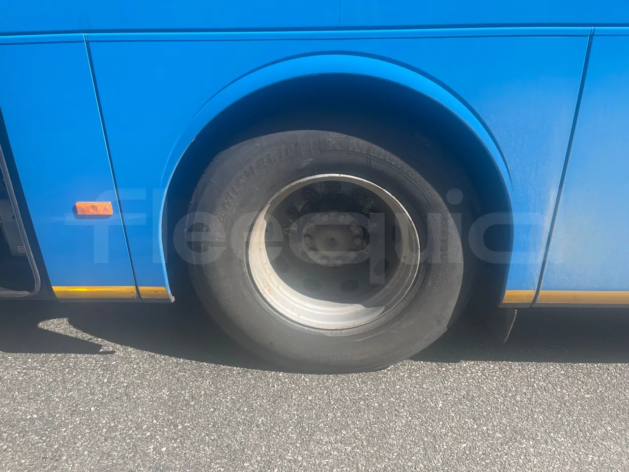 Mercedes-Benz Integro E5 4 - Euro5 - 220kW - 12.140mt - tread condition front tires right