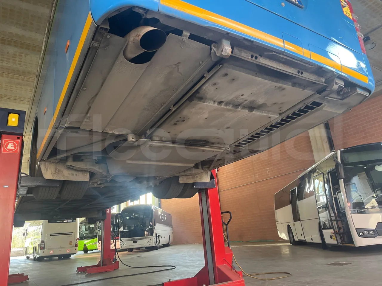 Mercedes-Benz Integro E5 4 - Euro5 - 220kW - 12.140mt - axle 2 shock absorbers 2 left