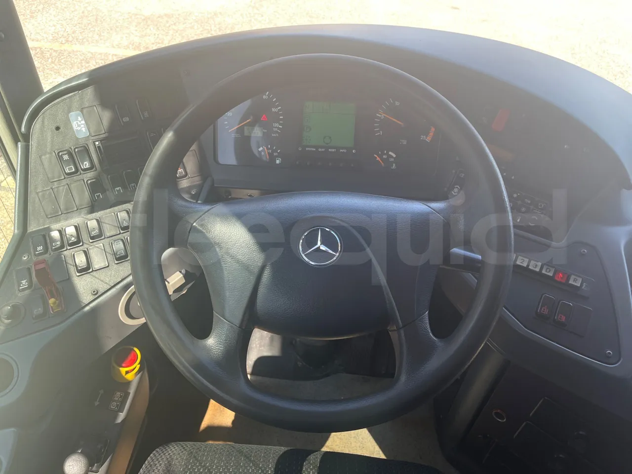 Mercedes-Benz Integro E5 4 - Euro5 - 220kW - 12.140mt - steering wheel photo