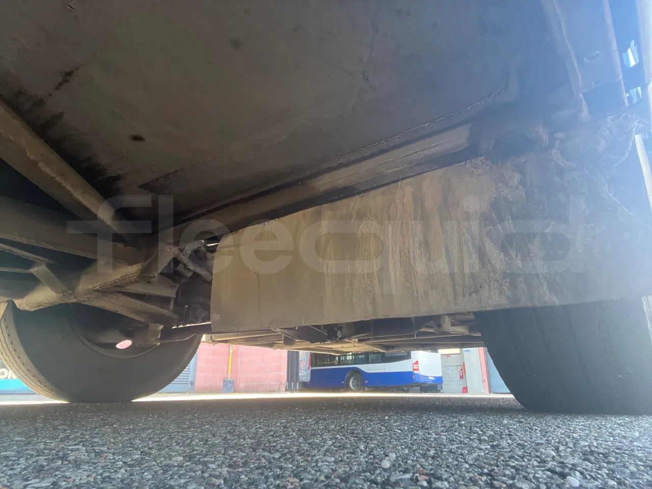 Mercedes-Benz Integro E5 4 - Euro5 - 220kW - 12.140mt - front axle right side