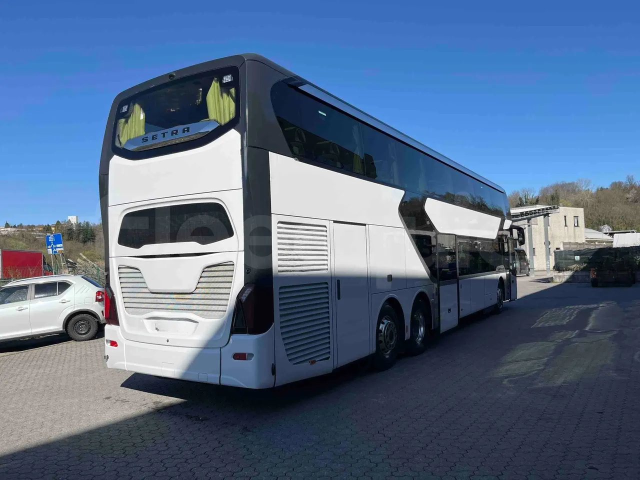 Setra S531 DT - Euro6 - 375kW - 14mt - 3/4 right rear doors open