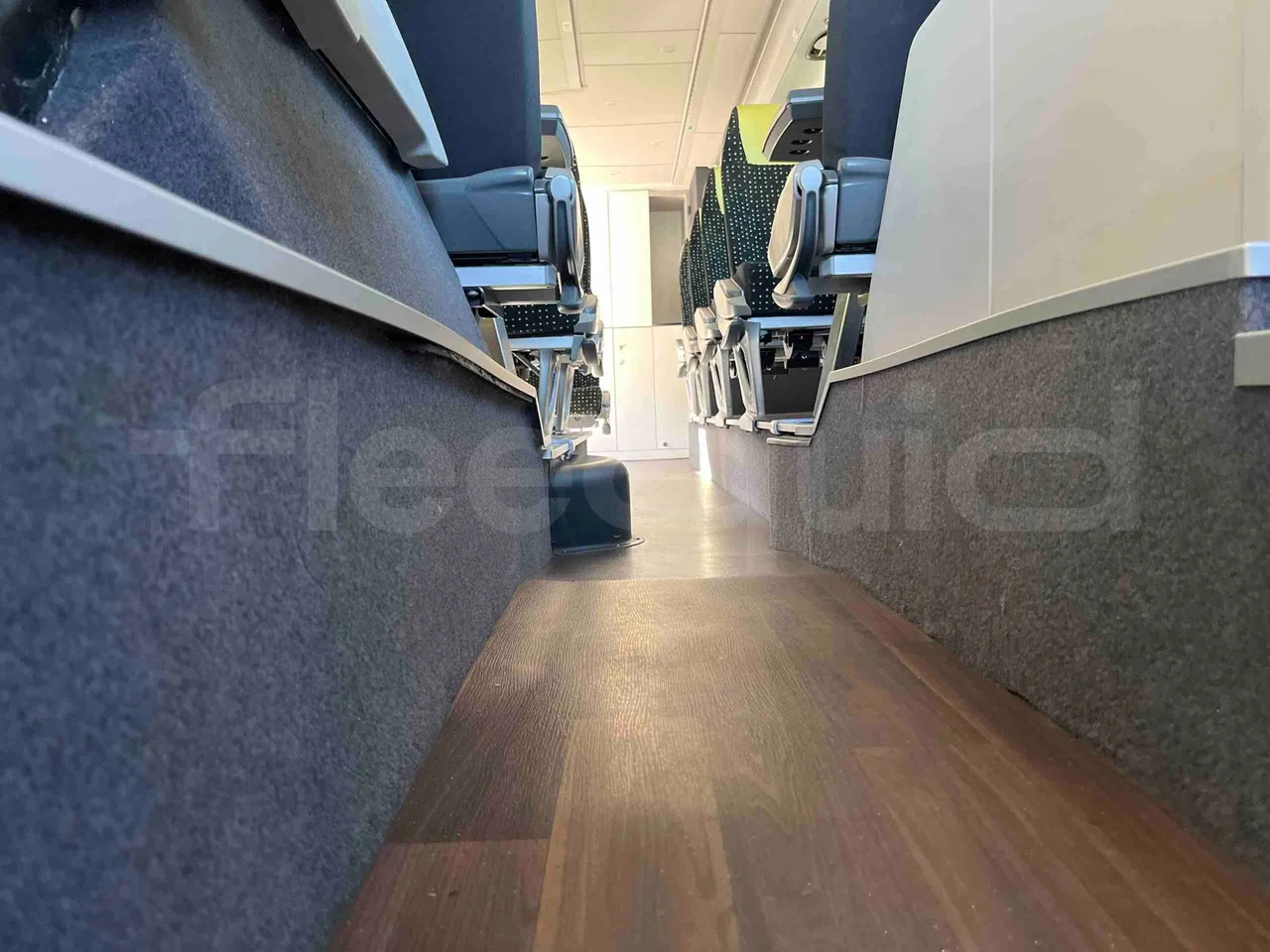 Setra S531 DT - Euro6 - 375kW - 14mt - seat brackets photo