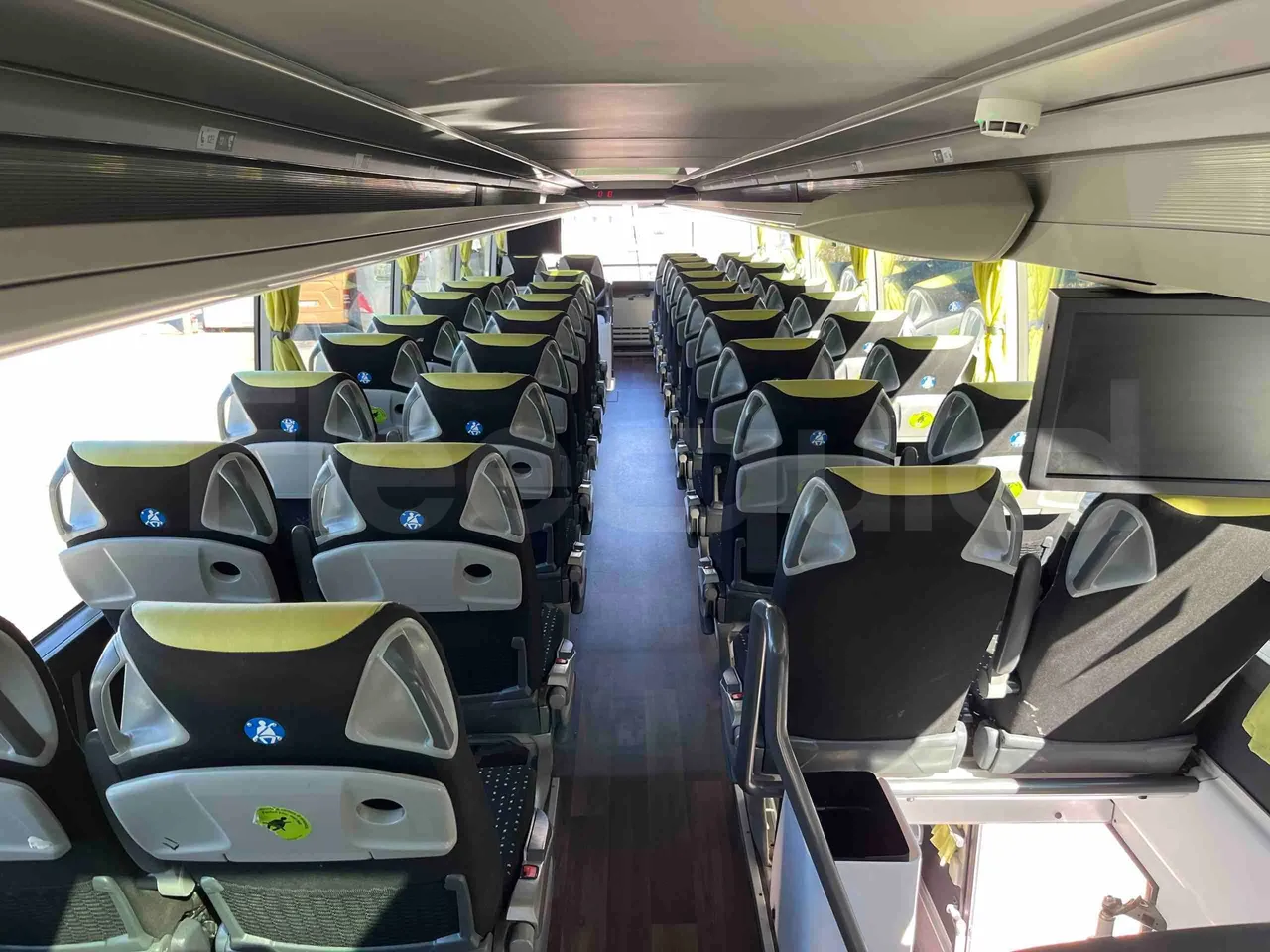 Setra S531 DT - Euro6 - 375kW - 14mt - forward view middle aisle