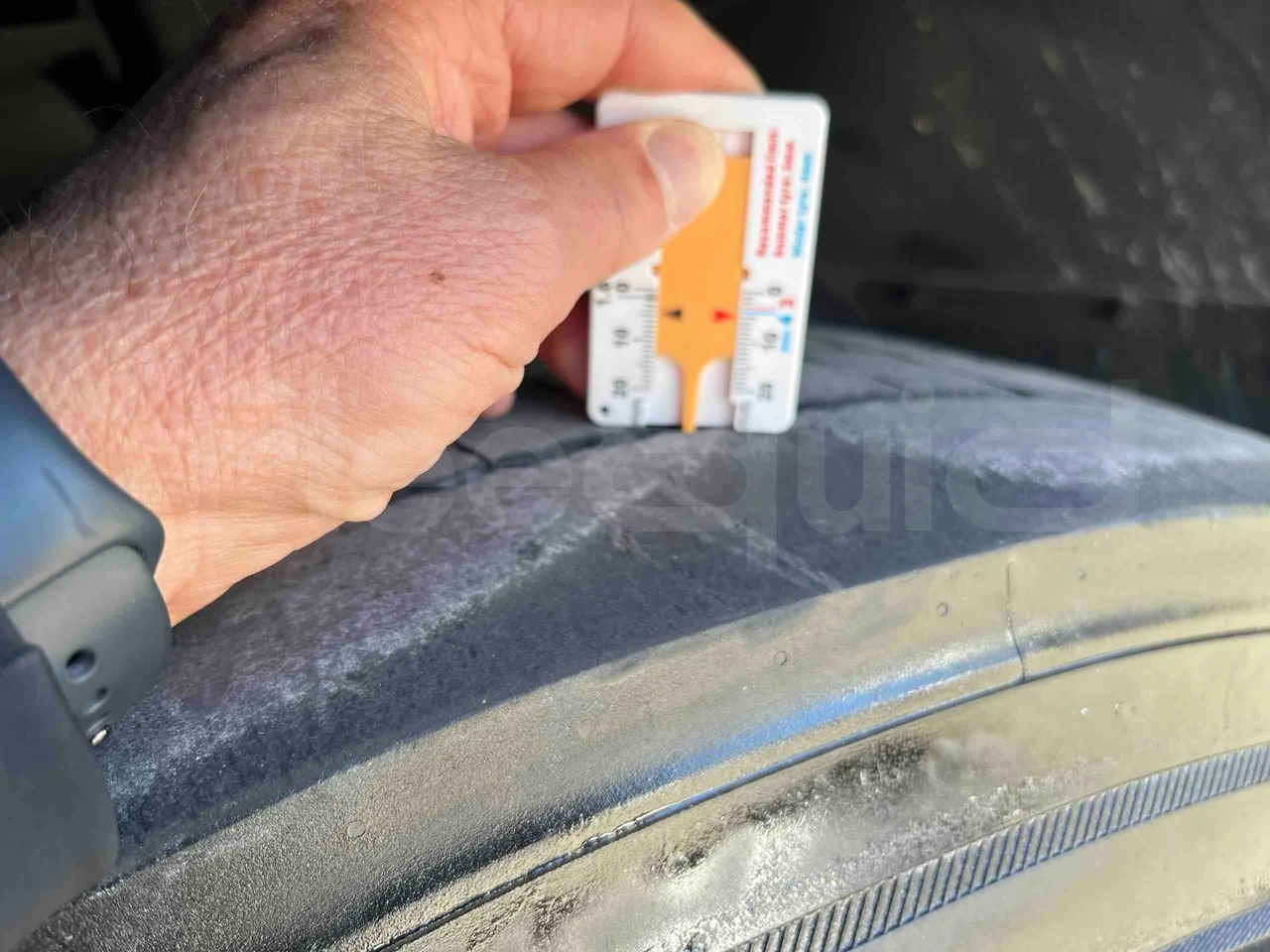 Setra S531 DT - Euro6 - 375kW - 14mt - tread condition second axle tires right