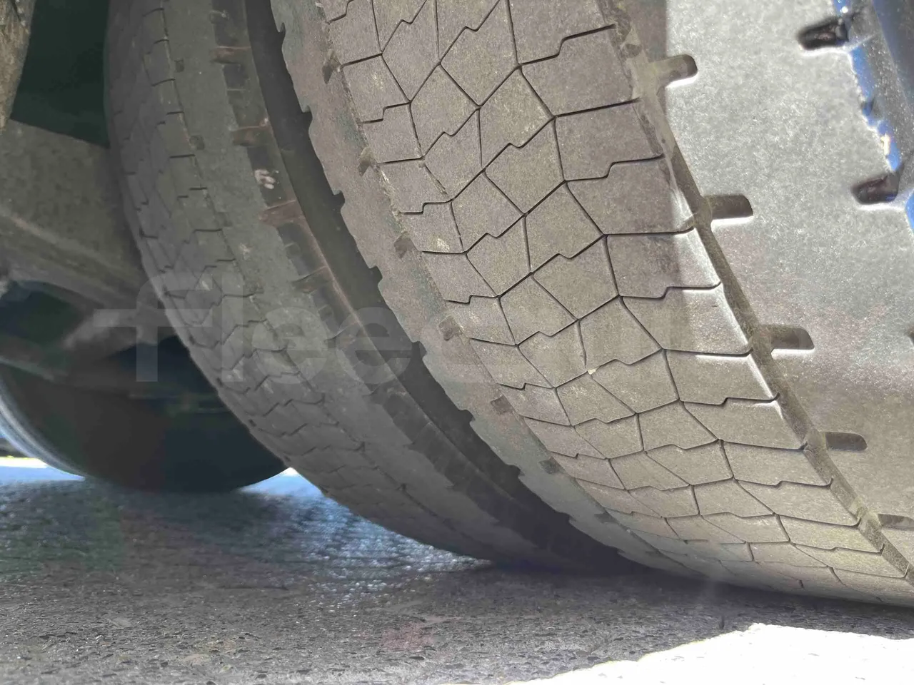 Setra S531 DT - Euro6 - 375kW - 14mt - tread condition third axle tires right