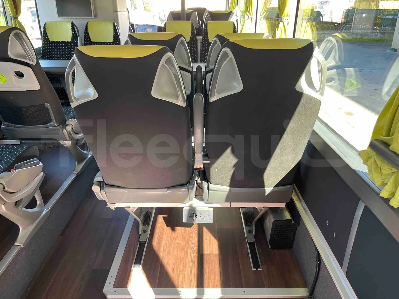 Setra S531 DT - Euro6 - 375kW - 14mt - power outlets detail