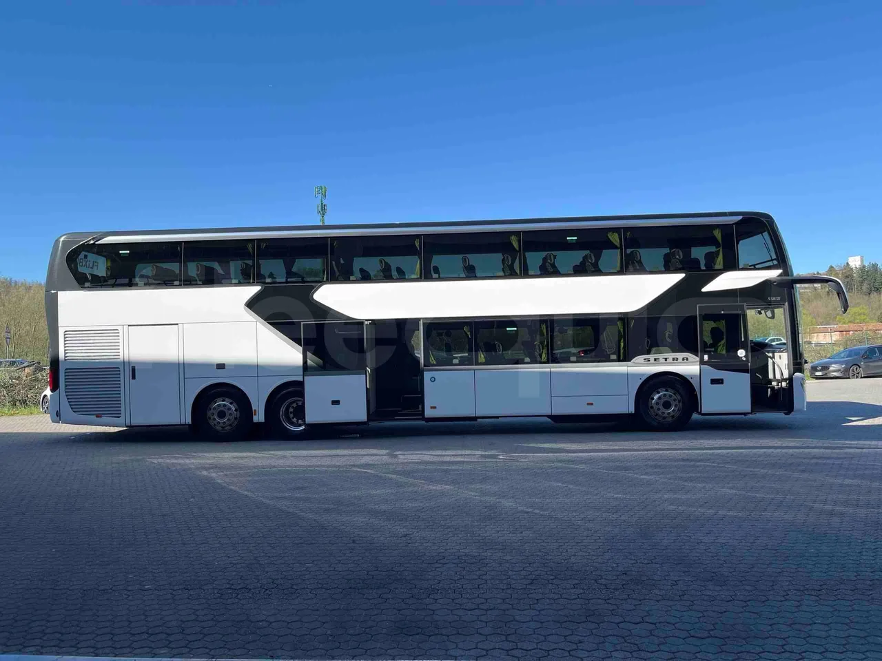 Setra S531 DT - Euro6 - 375kW - 14mt - right side doors open