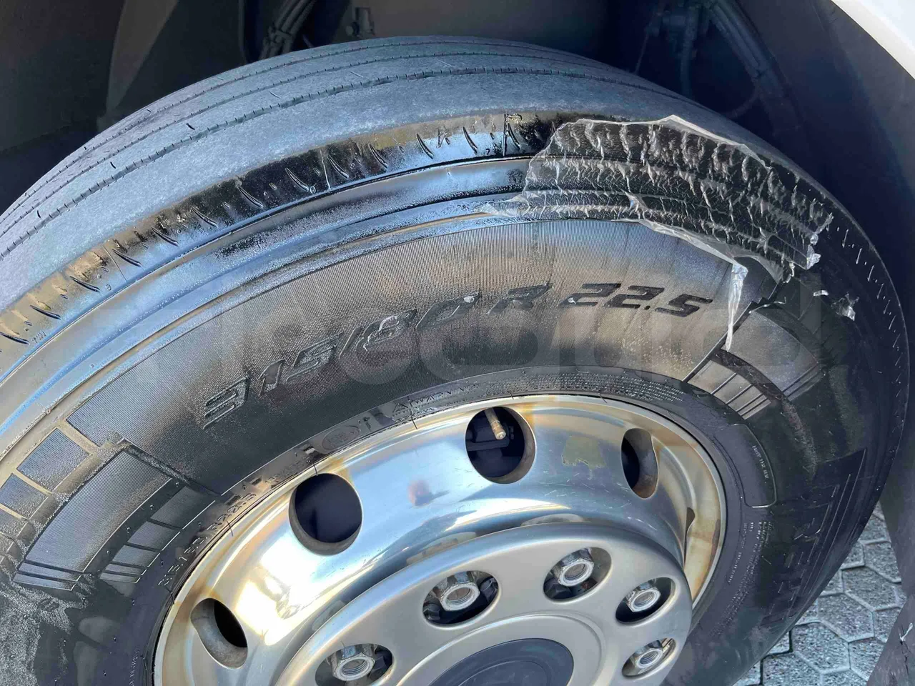 Setra S531 DT - Euro6 - 375kW - 14mt - front left tire measurements