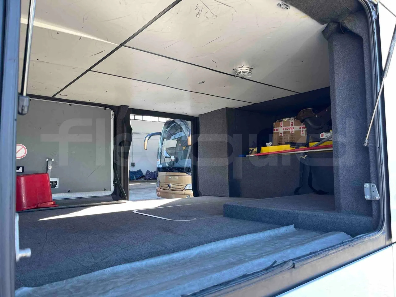 Setra S531 DT - Euro6 - 375kW - 14mt - under carpet photo