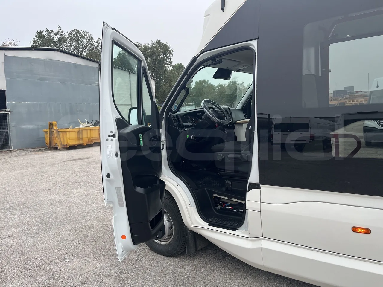 Iveco Daily - Driver Door Open