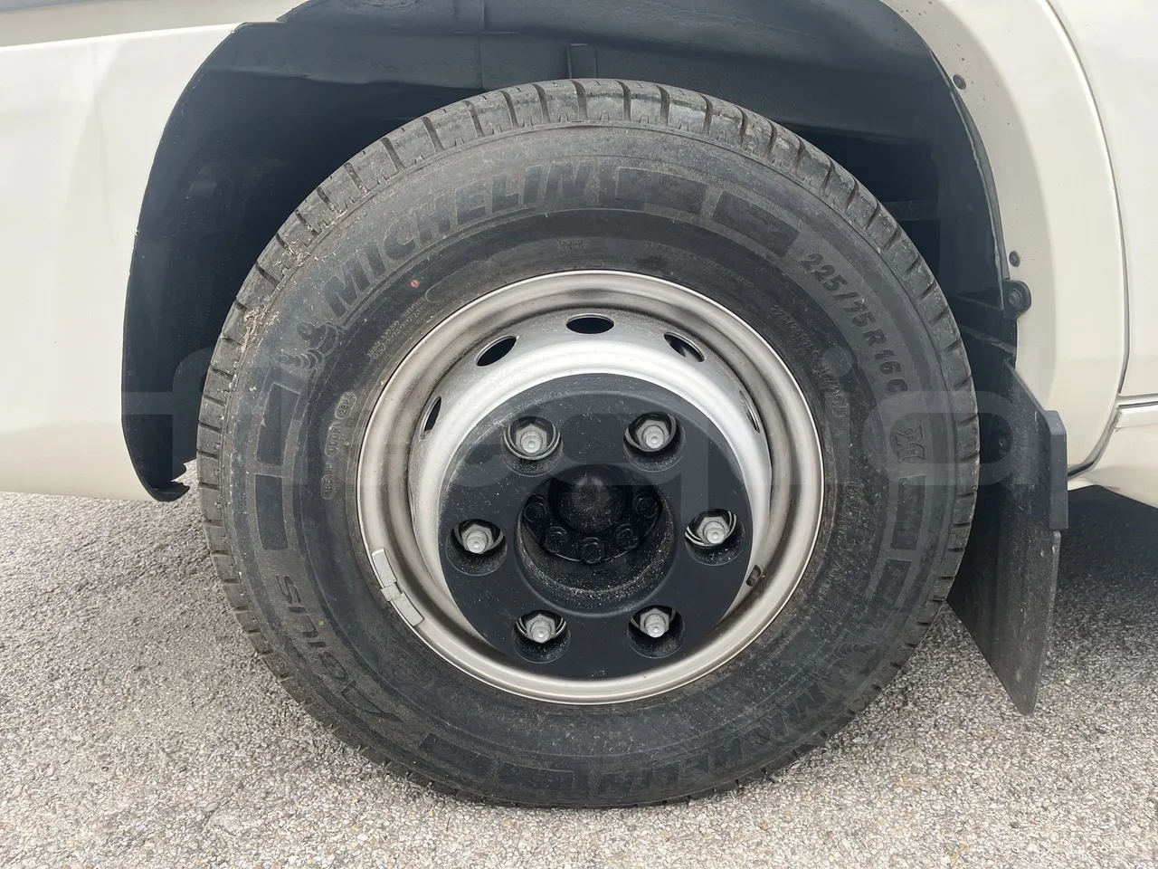 Iveco Daily - First Axle Left Side: Complete Tyre