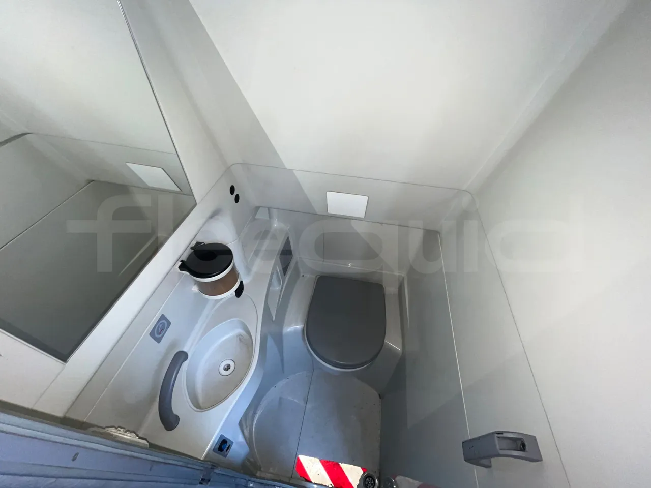 Iveco Irisbus Italia 391E.12.38 - Euro2 - 276Kw - 12MT - toilette accessories photo