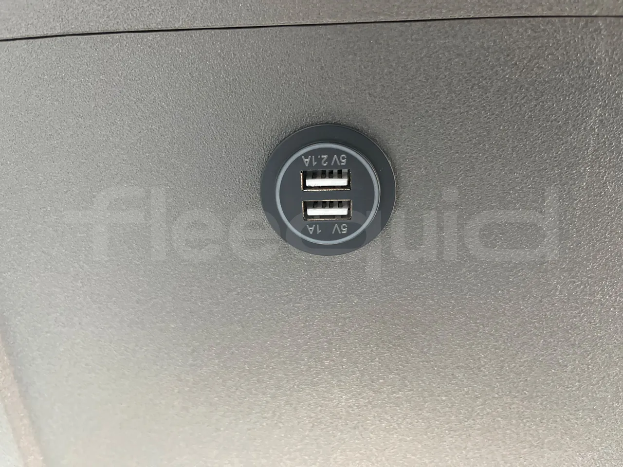 Iveco Irisbus Italia 391E.12.38 - Euro2 - 276Kw - 12MT - usb charging detail