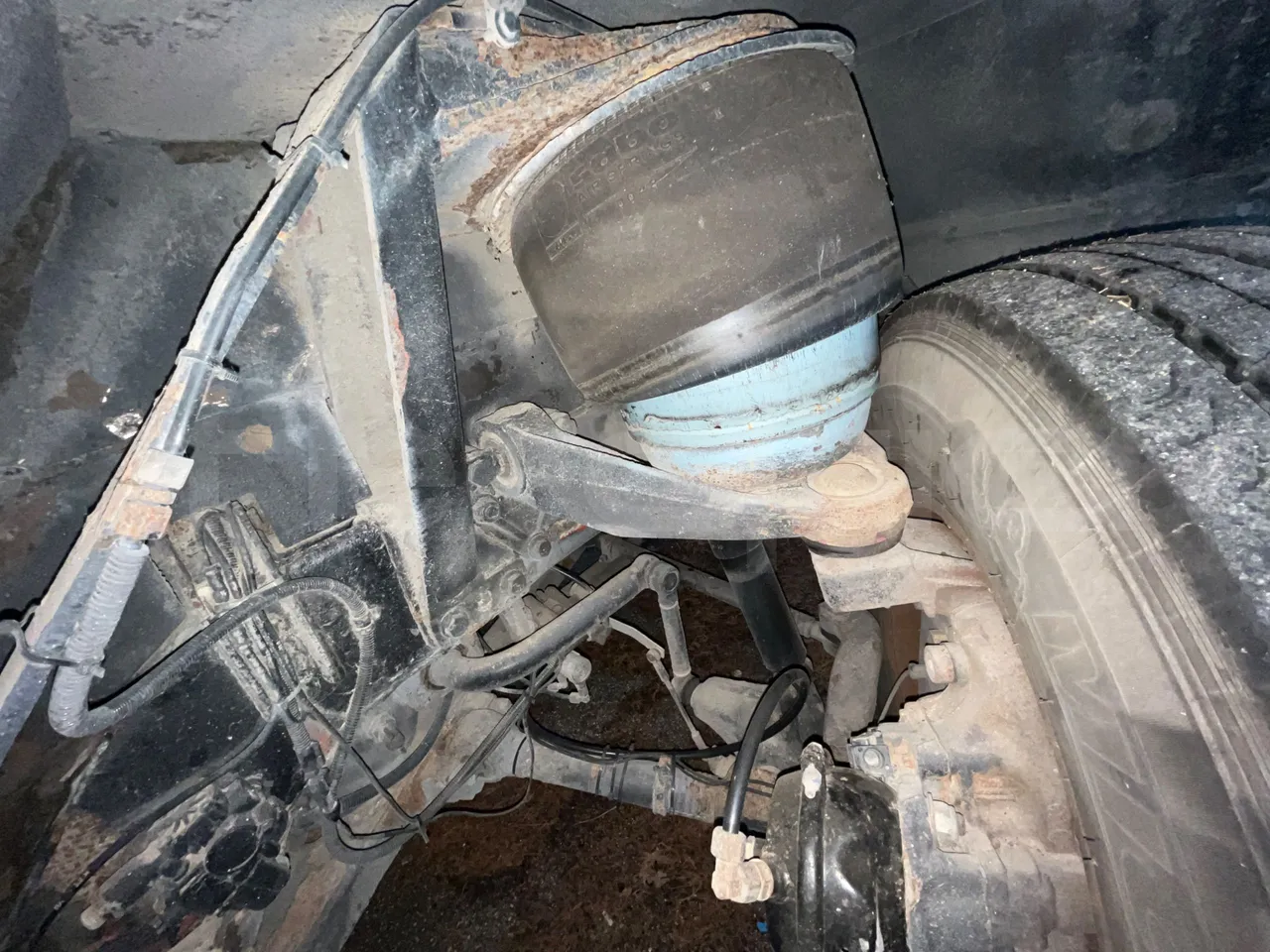 Iveco Irisbus Italia 391E.12.38 - Euro2 - 276Kw - 12MT - front air springs left