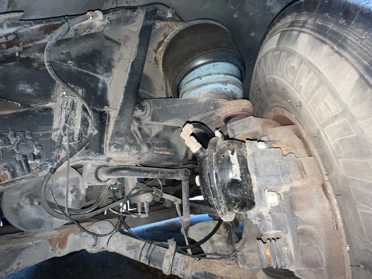 Iveco Irisbus Italia 391E.12.38 - Euro2 - 276Kw - 12MT - front shock absorbers left